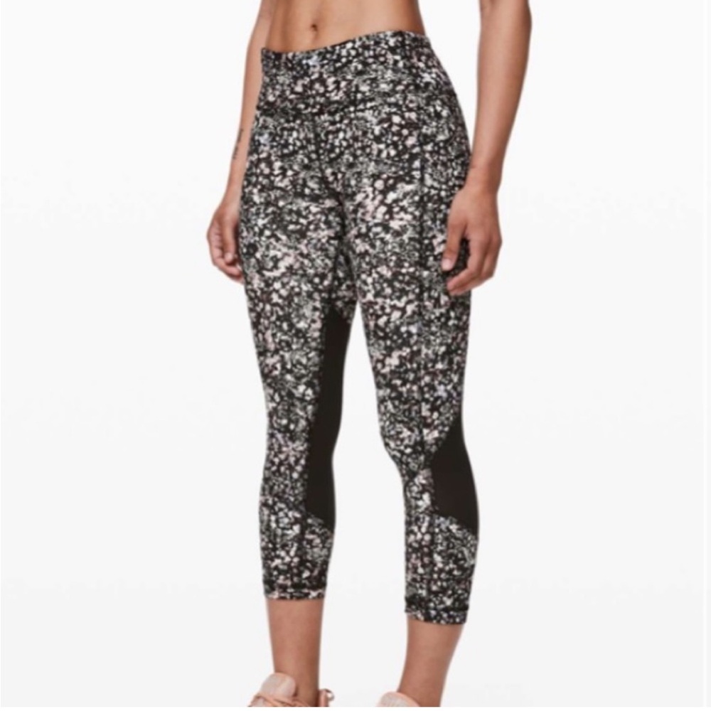 Lululemon Pace Rival Crop 22" Floral Spritz Multi / Black